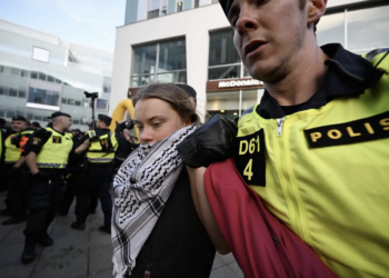 Alman polisi, Greta Thunberg’in gideceği Filistin yanlısı kampı dağıttı: “Şiddete başvuruyor”