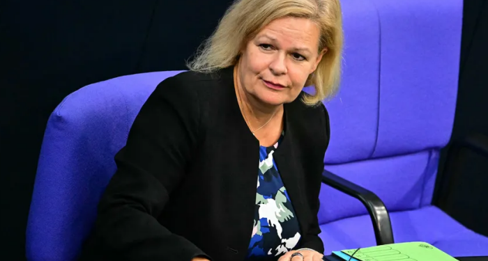 Almanya İçişleri Bakanı: Sınır dışı etme işlemleri için Türk hükümeti ile görüşmeler sürüyor