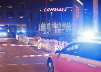 Almanya'da Sinema Salonunda Çekiçli Dehşet!