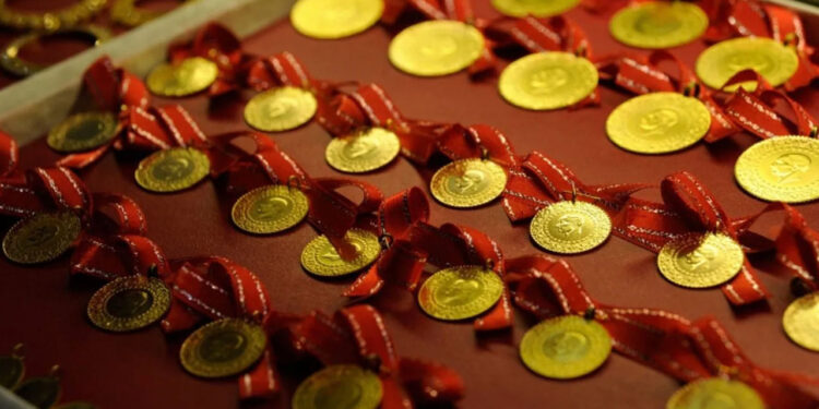 Altın Piyasası Karıştı: Zirveye Oynuyor!