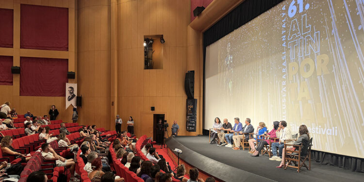 Altın Portakal Festivali'nde Beklenen Film Gösterildi: Büyük Beğeni Topladı