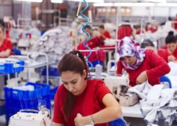 Ayrımcılık belirli yaşlarda başlıyor; kadınlar iş piyasasında "yaşlı", erkekler "deneyimli" olarak görülüyor