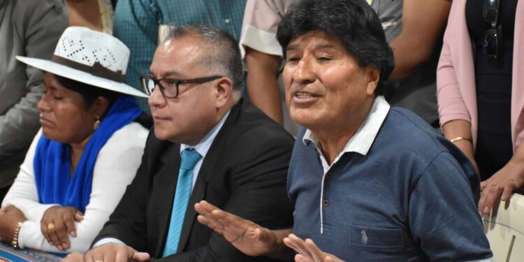 BOLİVYA | Savcı, eski devlet başkanı için yakalama kararı çıkaracağını açıkladı; sokaklar karıştı