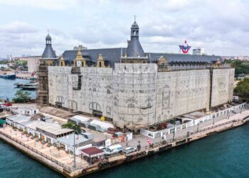 Bakan Ersoy açıkladı: Haydarpaşa ve Sirkeci Garları ne olacak?