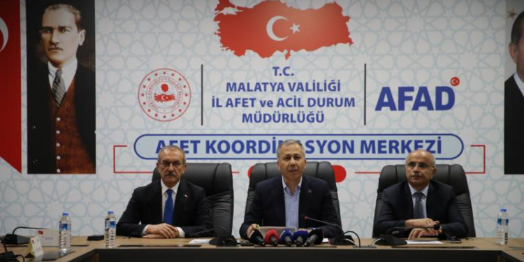 Bakan Yerlikaya'dan Malatya merkezli depreme ilişkin açıklama; 11 kişinin tedavileri devam ediyor