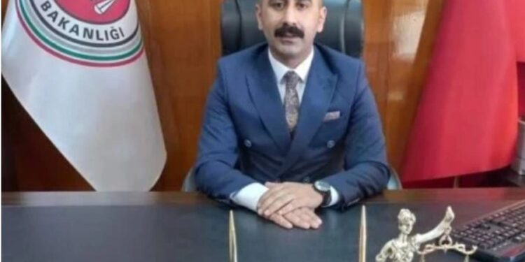 Başsavcı’dan ‘kıskançlık’ soruşturması: Sevgilisinin eski erkek arkadaşlarını gözaltına aldırdı