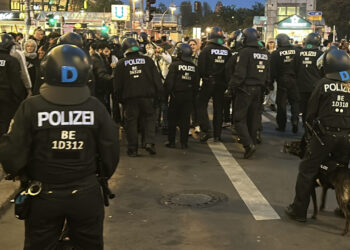 Berlin’de Polis, Filistin’e Destek Eyleminde Köpekleri Kullandı