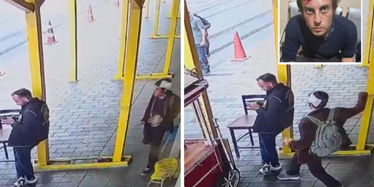 Beyoğlu’nda polise bıçaklı saldırı: Gizlice yaklaşıp bıçağı boynuna sapladı