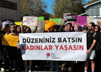 Bilgi Üniversitesi öğrencilerinden Ayşenur ve İkbal için eylem: Düzeniniz batsın, kadınlar yaşasın