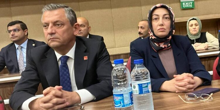 Bir siyasi partinin genel başkanının açıkça hedef gösterdiği dünkü konuşmasıyla bu saldırı şüphesiz ilintili