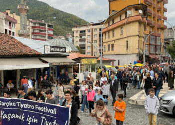 Borçka'da Tiyatro Festivali Rüzgarı