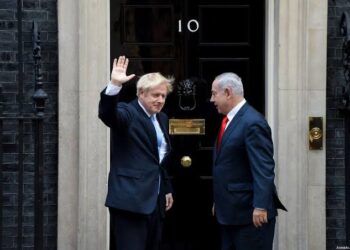 Boris Johnson: “Netanyahu’nun ziyaretinden sonra banyomda dinleme cihazı çıktı”