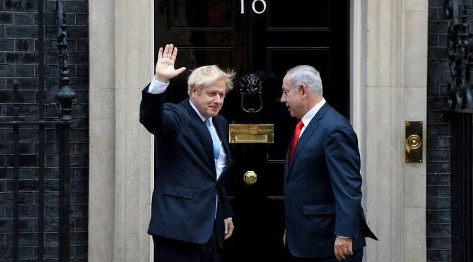Boris Johnson: “Netanyahu’nun ziyaretinden sonra banyomda dinleme cihazı çıktı”