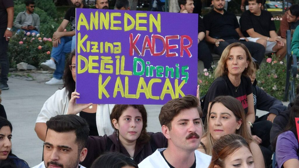 Burdur'da kadın cinayetlerine tepki eylemi:"Anneden kızına kader değil, direniş kalacak"