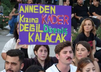 Burdur'da kadın cinayetlerine tepki eylemi:"Anneden kızına kader değil, direniş kalacak"