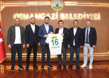 Bursaspor Yönetimi Osmangazi Belediye Başkanı'nı Ziyaret Etti