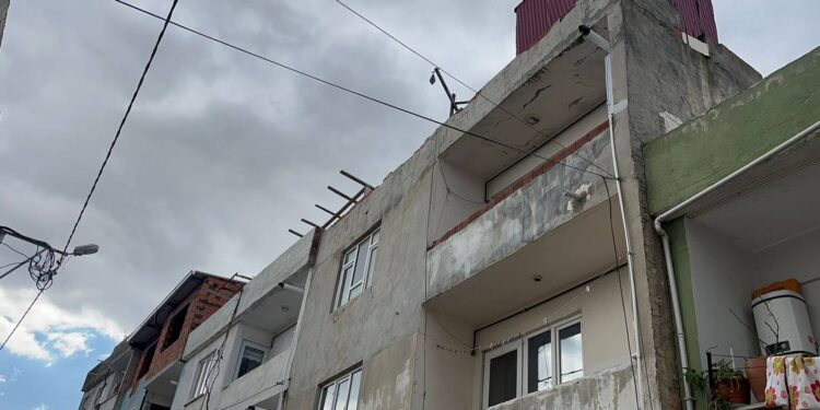 Çatıdan attığı beton parçasıyla ölüme neden olan sanık: Ortamı yumuşatmak istedim
