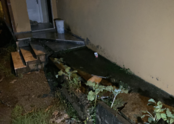 Çatlak ve yarıklar oluşan bölgedeki 2 ev tahliye edildi