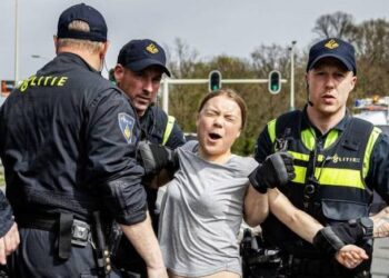 Cem Özdemir’in yeşilliği, İsrail için haki yeşile döndü: Protesto hakkı engellenen Greta’ya kızdı