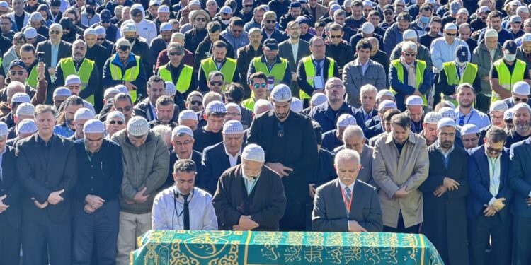 Cenaze merasimine binlerce kişi katıldı: Fethullah Gülen defnedildi