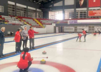 Curling Sporu Millilerimize Kaymakam Motivasyon Verdi