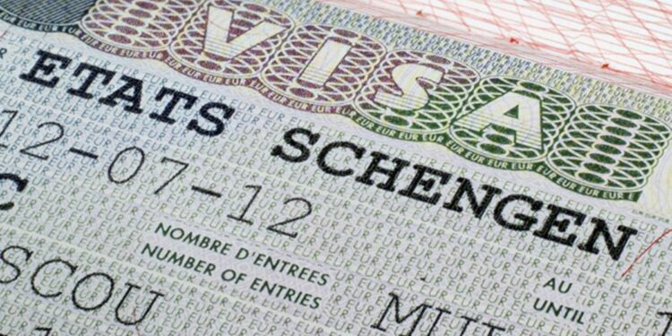 Almanya, Türk vatandaşlarının reddedilen vizeye itiraz hakkını bir yıl daha donduruyor