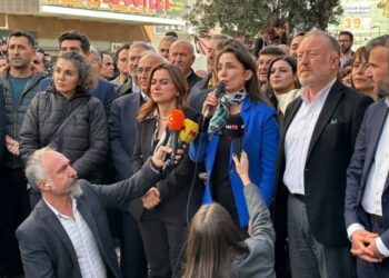 DEM Parti’den kayyıma karşı mücadele çağrısı: Tek vücut olma zamanı