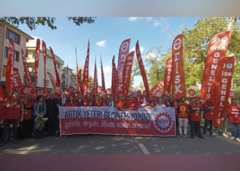 DİSK'in “Büyük İşçi Buluşması” için Ankara'ya gelen işçiler, “Gelirde, vergide, ülkede adalet istiyoruz” diyerek Anıtpark'a yürüdü