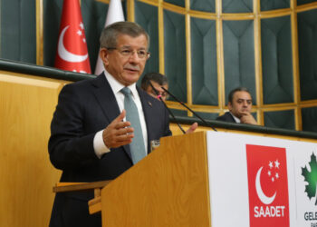 Davutoğlu'ndan Bahçeli'nin Açıklamalarına Destek