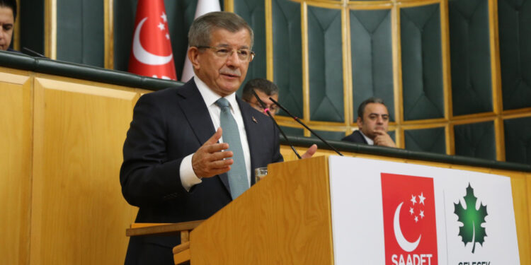 Davutoğlu'ndan Bahçeli'nin Açıklamalarına Destek