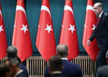 Değişiklikler Merak Ediliyordu, İlk Sinyal Geldi! Kabinede Hangi Bakanlar Değişecek?