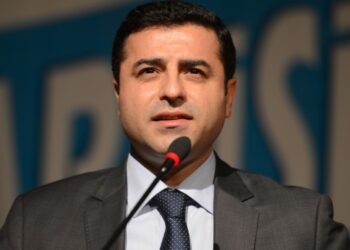 Demirtaş: Temel sorunların çözümünde siyaset rol üstlenmeli
