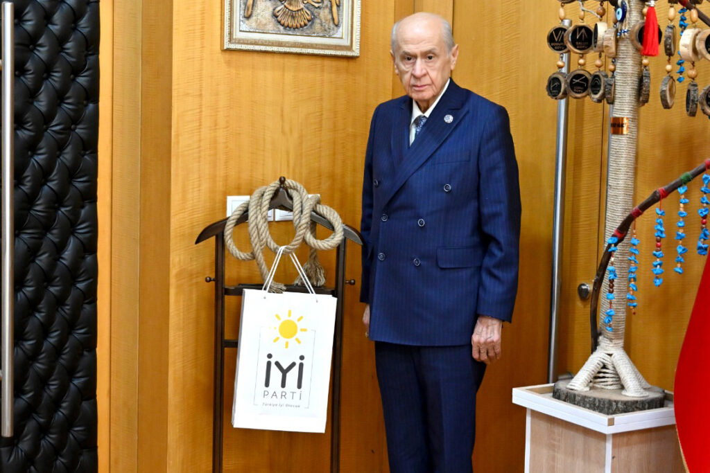 Devlet Bahçeli, Dervişoğlu’nun fırlattığı ‘idam ipini’ makam odasına astı!