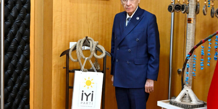 Devlet Bahçeli, Dervişoğlu’nun fırlattığı ‘idam ipini’ makam odasına astı!
