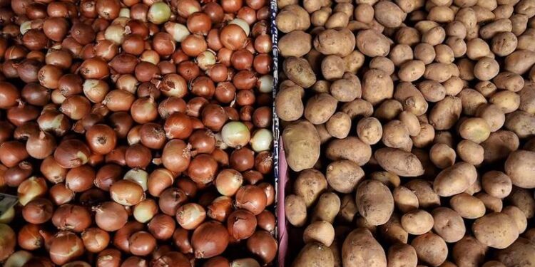 Devlet patates ve kuru soğana müdahale etmeli