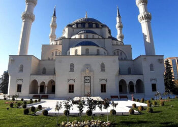 Diyanet’ten Yurtdışındaki Üç Camiye 40,1 Milyon Euro!