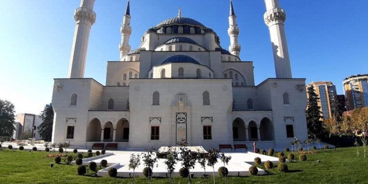 Diyanet’ten Yurtdışındaki Üç Camiye 40,1 Milyon Euro!