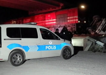 Edirne’de Yolcu Treni Beton Pompasına Çarptı