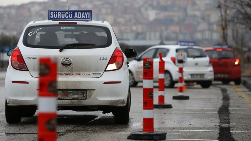 Ehliyet Almayanlara Kötü Haber! Sürücü Kursu Masraflarında Rekor Artış