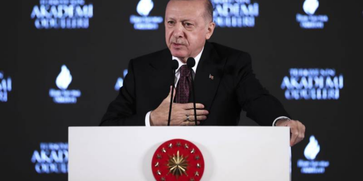 Emirle faiz düşürmeye dayalı politikaların ağır sonuçlarını yaşadık!