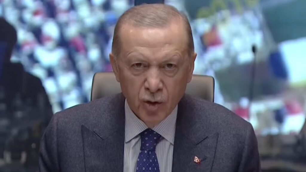 Erdoğan’dan sosyal medyaya yasak sinyali: Gençlerimizin yitip gitmelerine seyirci kalamayız