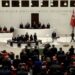 Erdoğan’ı ayakta karşılayan Özgür Özel’den eleştirilere yanıt: Şaşırılacak bir şey yok