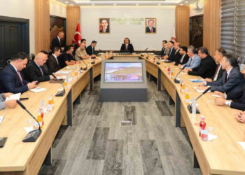 Erzincan Valisi Projeler ve Çalışmalar Hakkında Bilgi Aldı