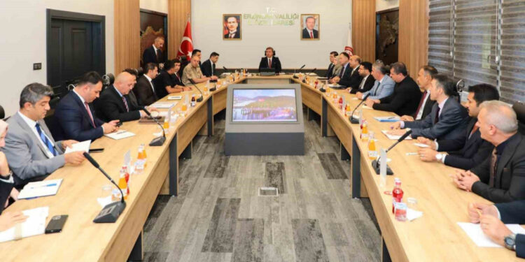 Erzincan Valisi Projeler ve Çalışmalar Hakkında Bilgi Aldı