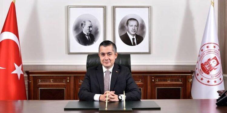 Esenyurt'a kayyım olarak atanan Can Aksoy kimdir?