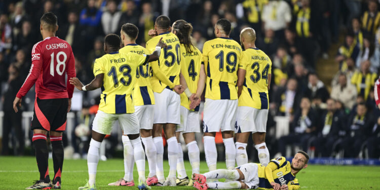 Fenerbahçe, Manchester United'a Geçit Vermedi: Puanını 5'e Yükseltti