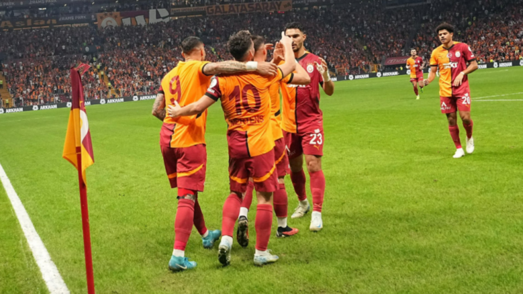 Galatasaray'dan Antalya'da Rekor Galibiyet: Fenerbahçe'yi Geride Bıraktı