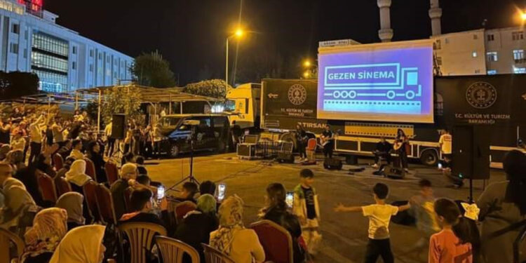 Gezen Sinemanın Yeni Durağı Çermik oldu