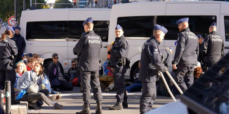 Greta Thunberg, Brüksel'de Gözaltına Alındı