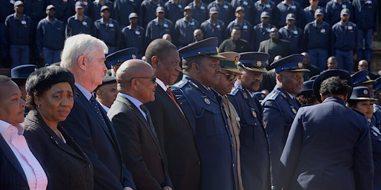Güney Afrika polisinden dev operasyon: Bir haftada 15 bin suçlu yakalandı